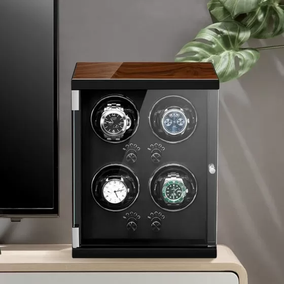 Roroos classique vertical quad montre enrouleur sur étagère d'étude montrant l'empreinte de tour compacte