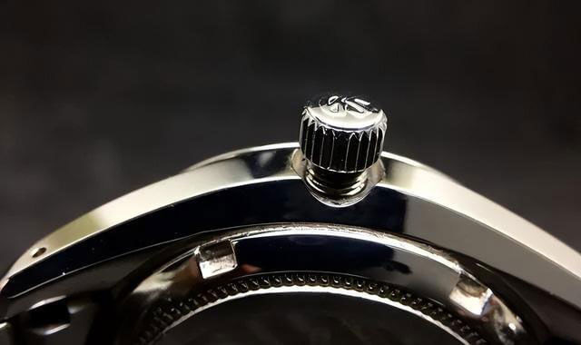 screw-in crown