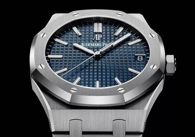 Royal Oak series blue plate