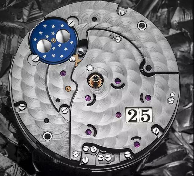 Fish scale pattern in Glashütte movement